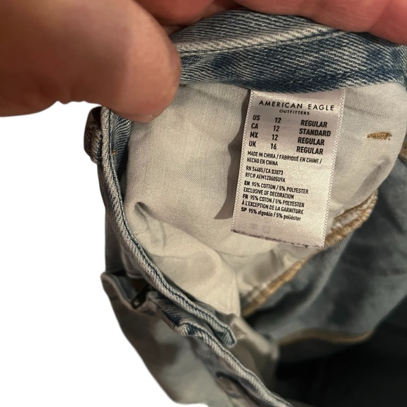 American Eagle Outfitters Distressed Blue Jeans - Picture 4 of 4